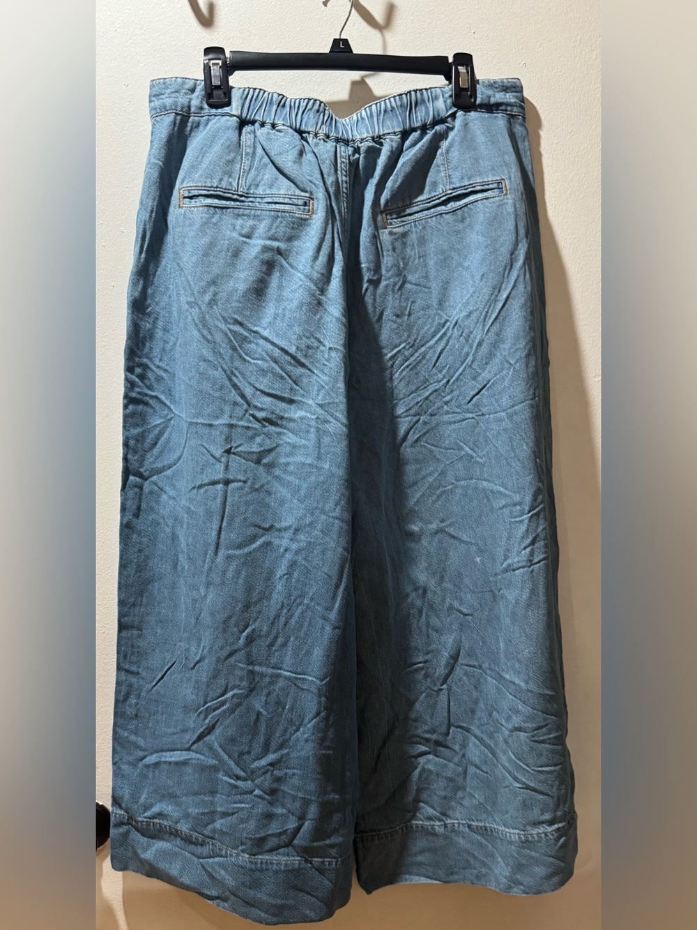 Pilcro Pleated High-Rise Wide-Leg Culotte Jeans - Picture 8 of 10